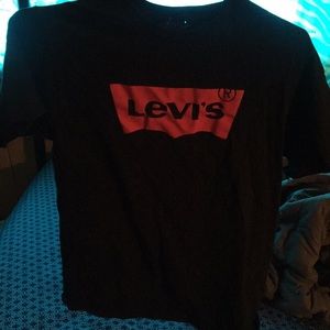 Levi’s t shirt